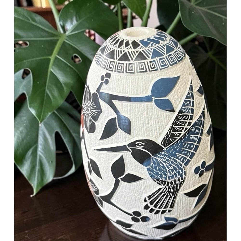 Mata‎ Ortiz Pottery Lupita Quezada Carved Hummingbird Seed Pot Mexican Folk Art